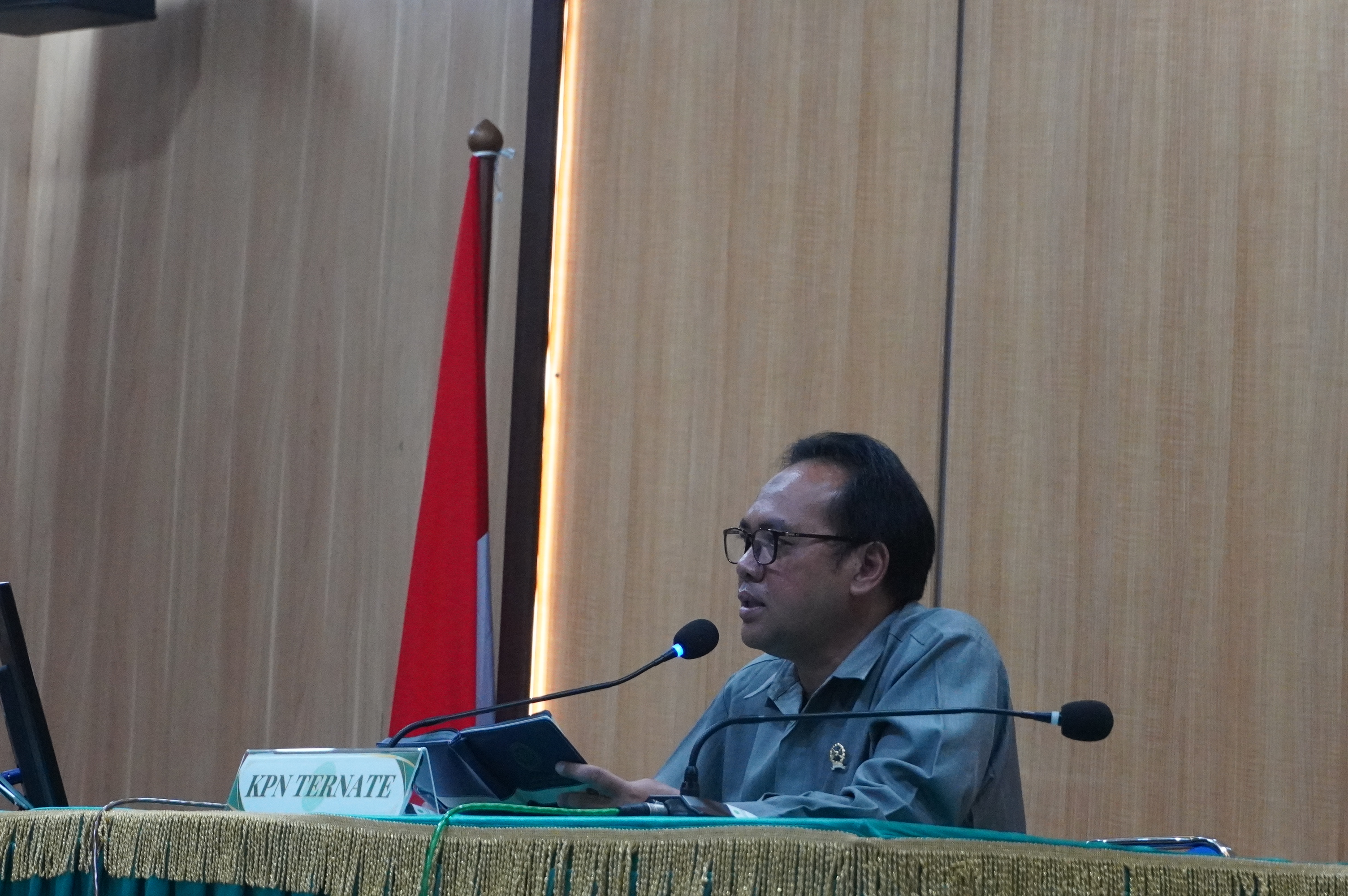 KETUA PENGADILAN NEGERI TERNATE PIMPIN RAPAT EVALUASI  KINERJA  APRIL  DAN  MONEV TRIWULAN I 2026